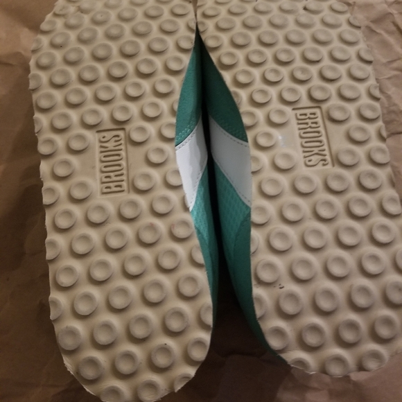 Brooks running Sneaker. - Picture 4 of 5